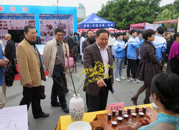 学院参加南充市职业教育宣传周暨职业教育成果展示活动