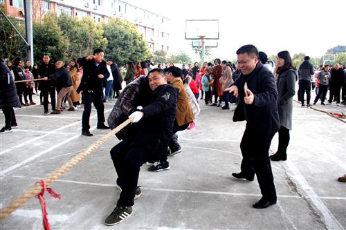 学校举行迎“三八”趣味体育竞赛活动